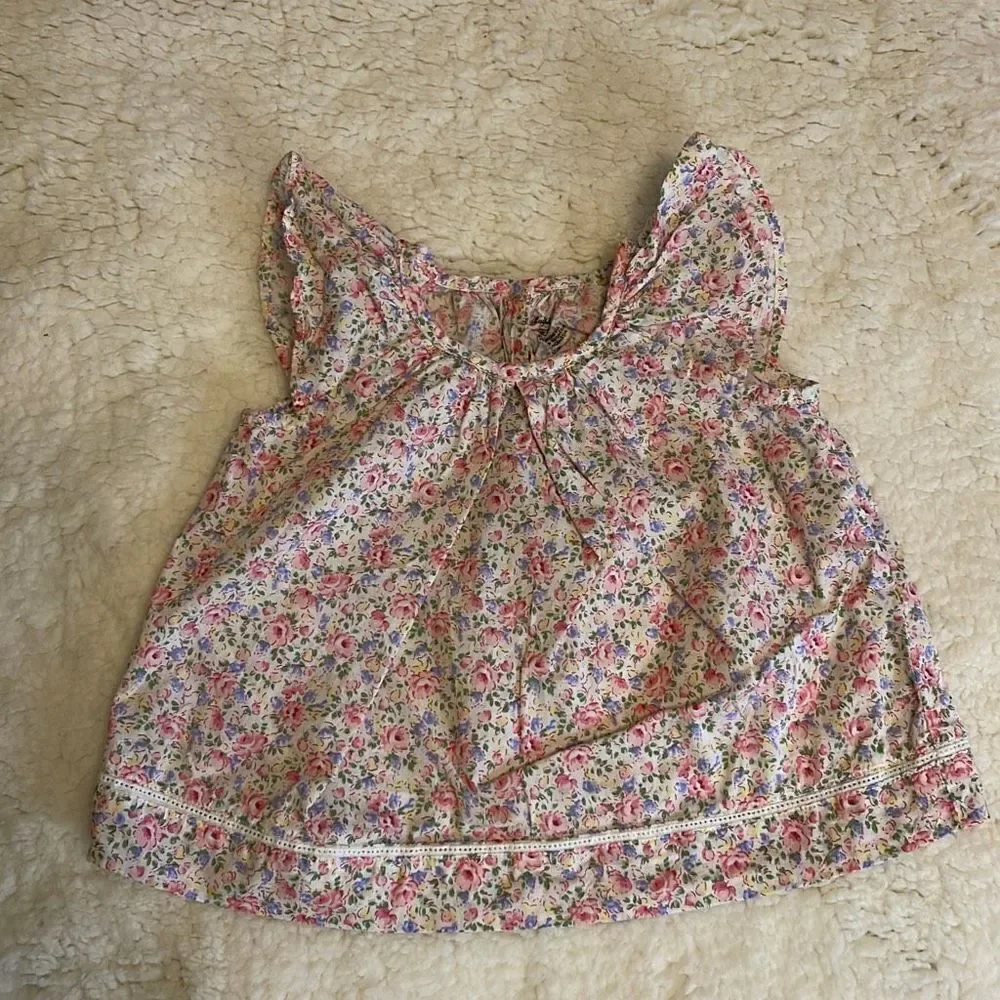 Carters‎ Infant Girls Bundle. 6months. 2 Tops/1 pant.